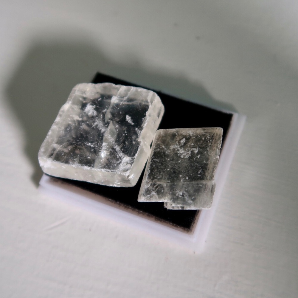 🌈 Calcite Rhombus Mini Box 🌸3/$14 - Picture 4 of 5